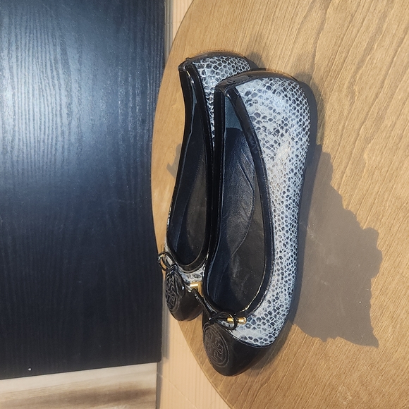SOLD Tory Burch Flats size 7.5 - Picture 6 of 15